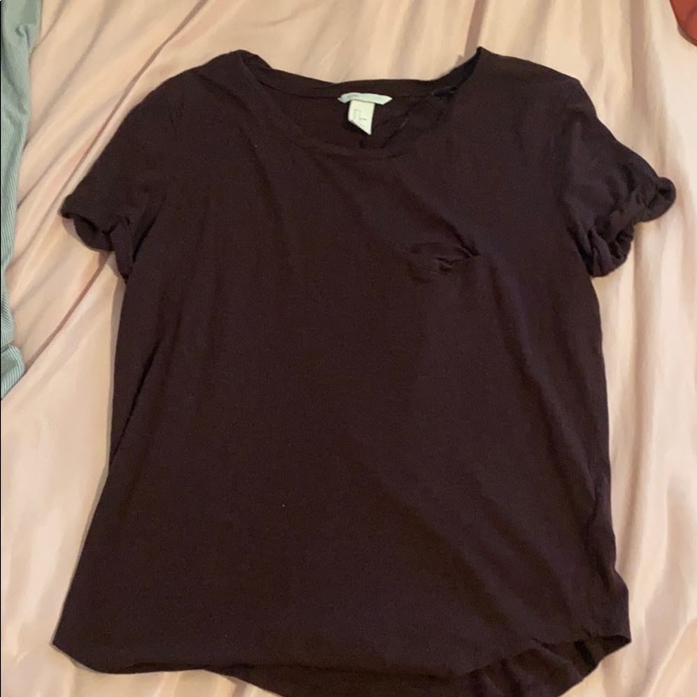 basic h&m maroon pocket tee